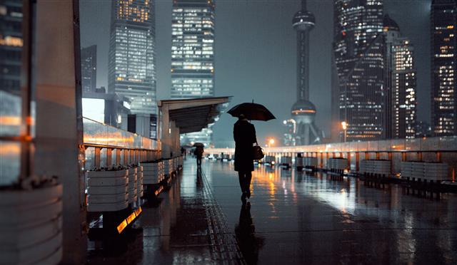black umbrella, person holding umbrella walking on street during nightime, HD wallpaper