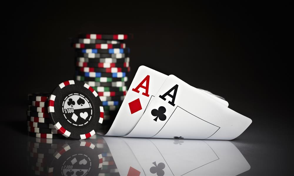 poker chip lot and ace of diamond and clove, card, chips, aces, HD wallpaper