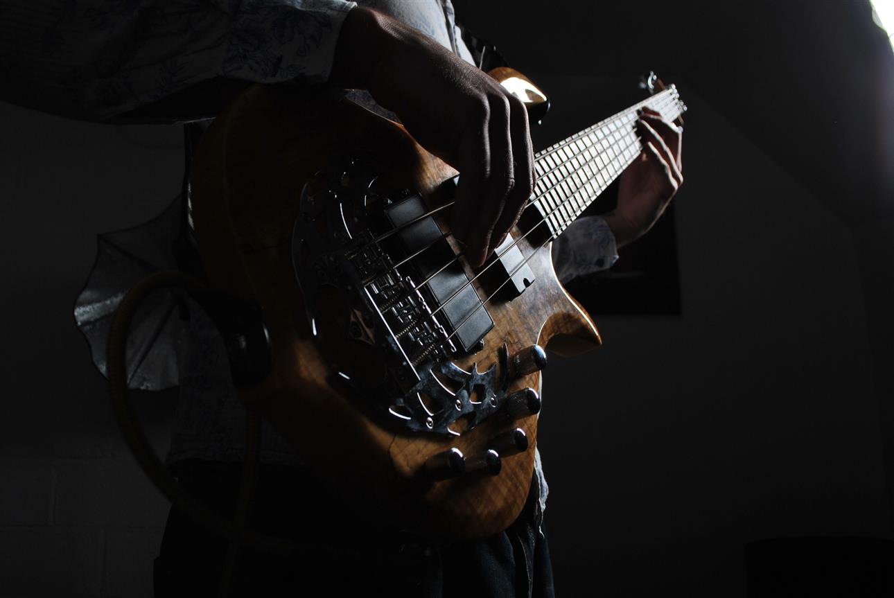 natural-finish electric guitar, guitarist, musical instrument, HD wallpaper