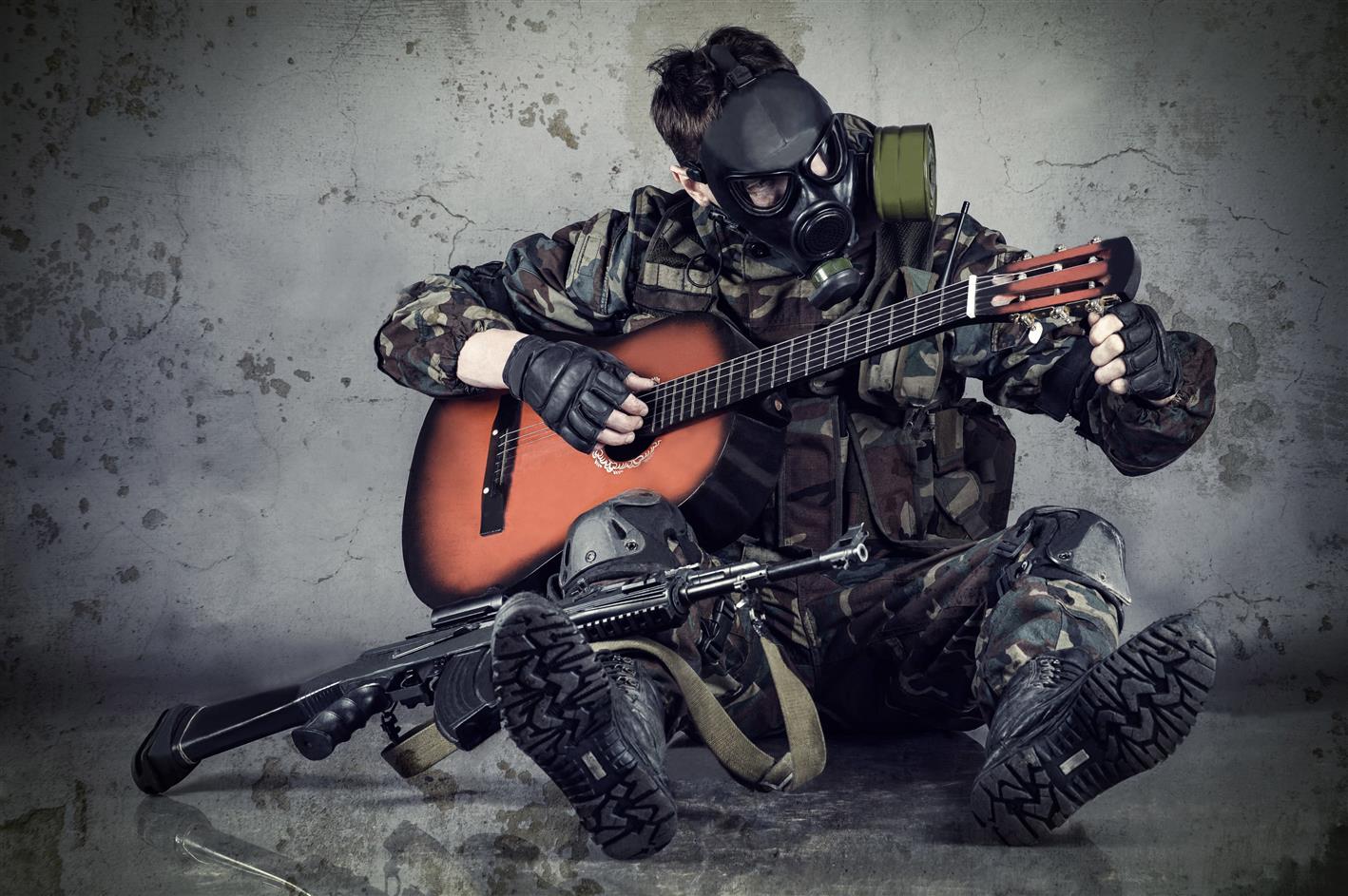 soldier playing guitar wallpaper, hope, the situation, blur, mask, HD wallpaper