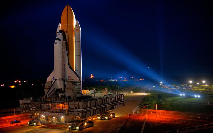Space Shuttle Discovery, space shuttle on launch pad wallpaper, HD wallpaper