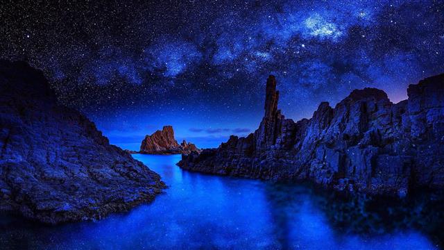 starry, stars, sea, water, reflection, landscape, rock, darkness, HD wallpaper