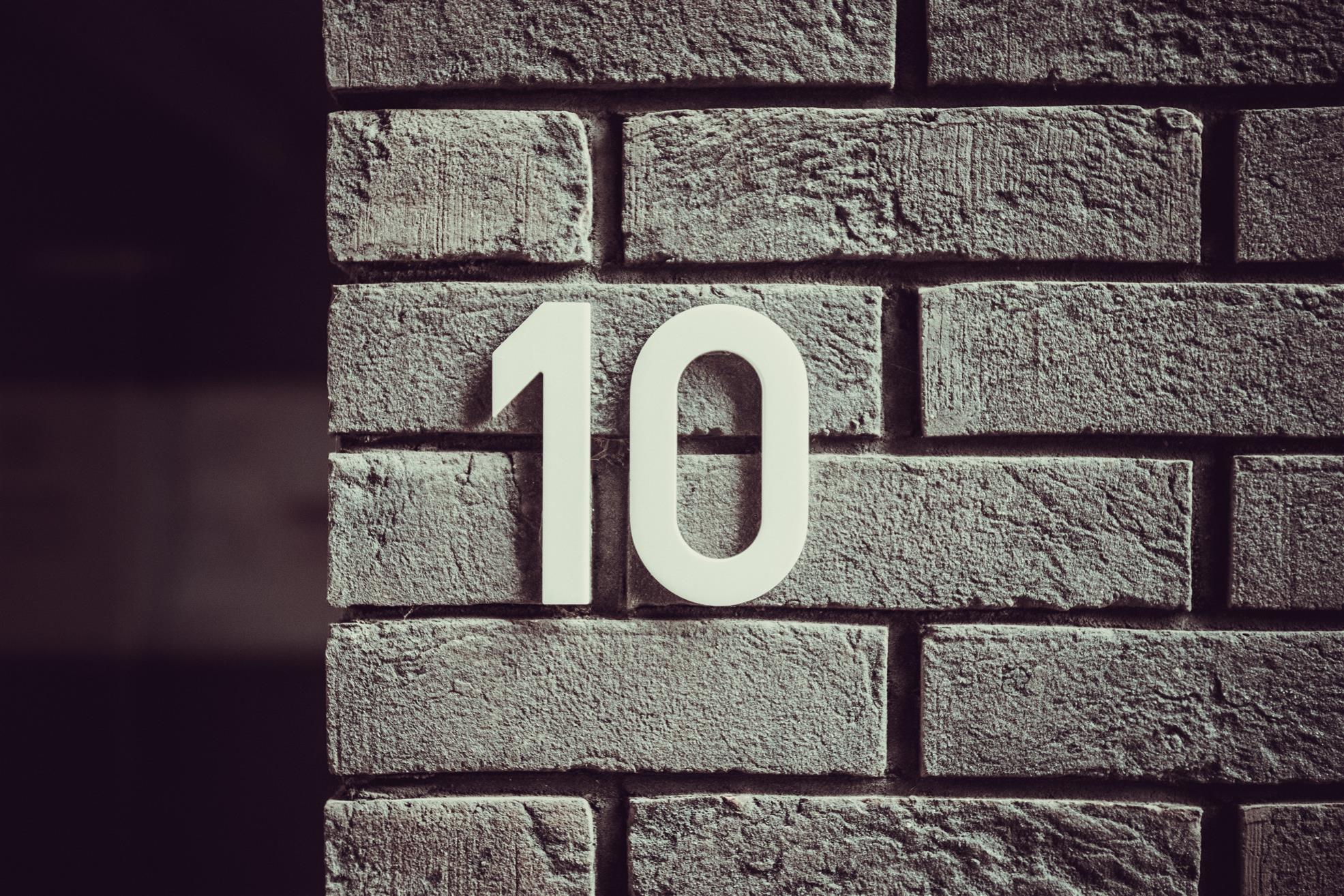 white number 10 freestanding numbers, wall, brick, symbol, backgrounds, HD wallpaper